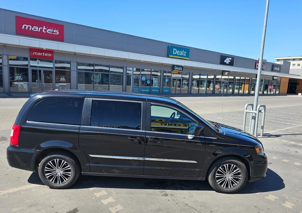 Chrysler Town &amp; Country cena 57500 przebieg: 183000, rok produkcji 2014 z Mława małe 191